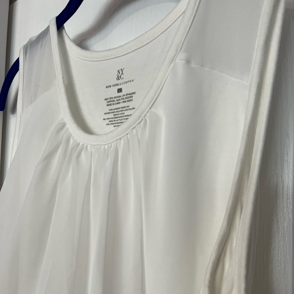 New York & Co white flowey pleated tank blouse. Large.